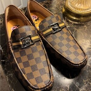 Men brown checkered loafers